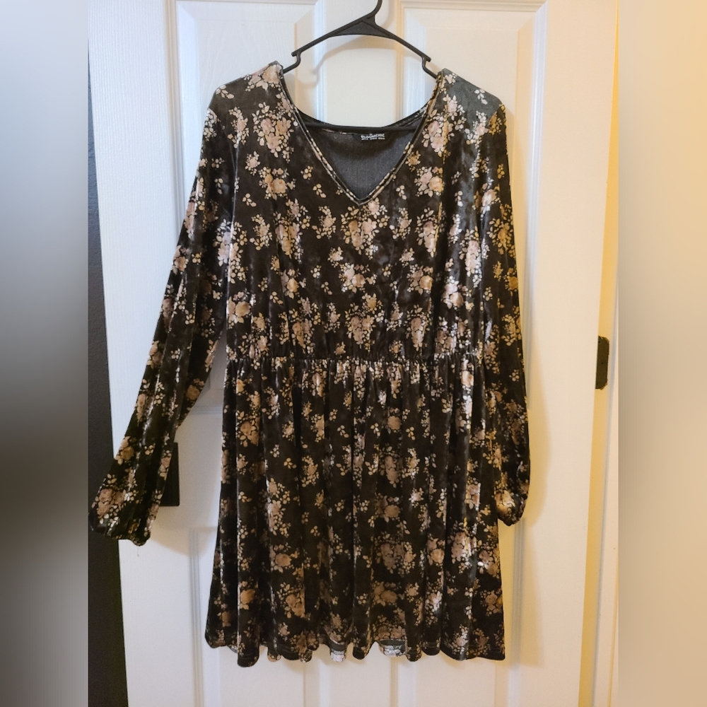 Dark Green Velvet Floral Long Sleeve Dress